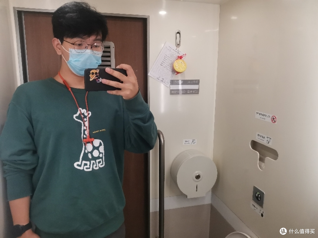 厕所实拍,T型孔里面是座垫纸