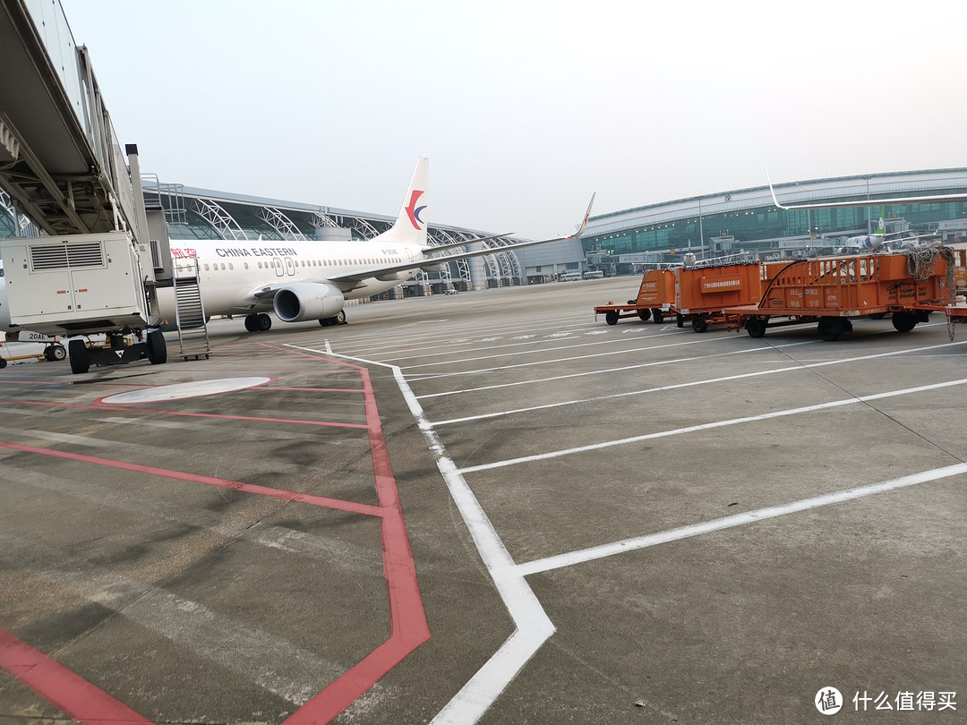 东航广州飞嘉峪关的航班每天只有一班，还很早