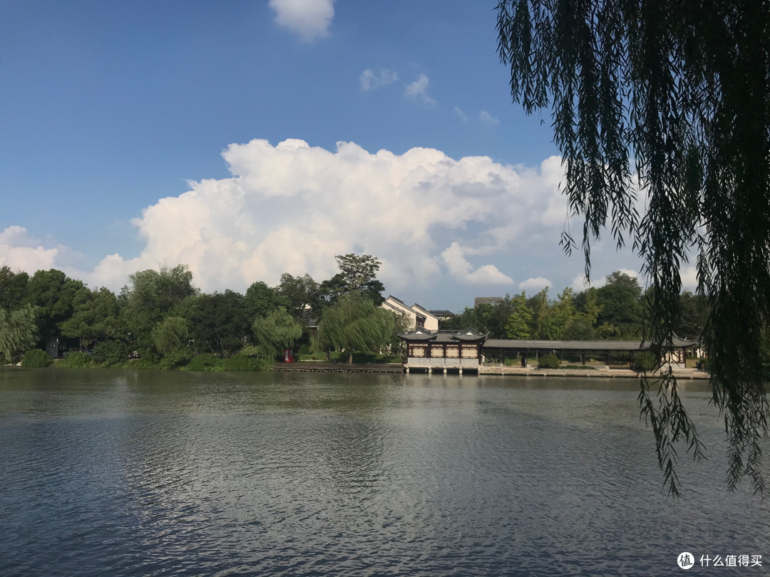 二十四桥春水绿,兰桡随处傍花行——扬州