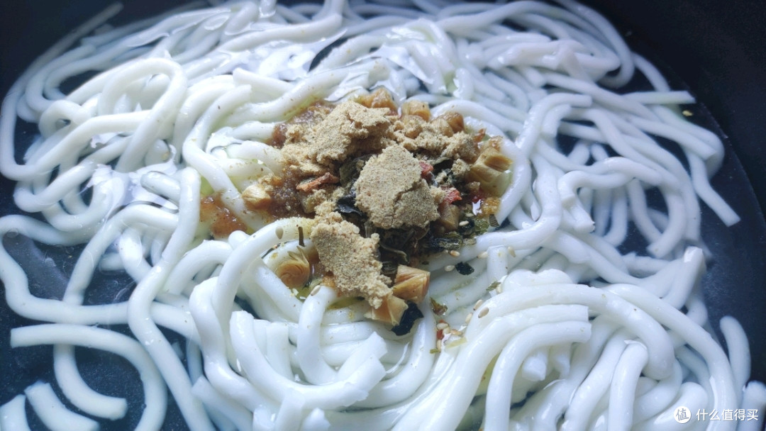 吃面的地界出来的砂锅土豆粉,有点咸