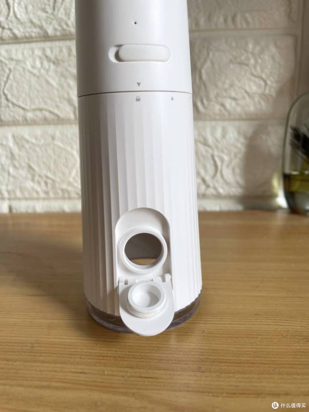 在家就能给牙齿做个SPA,智能冲牙器全新冲牙体验