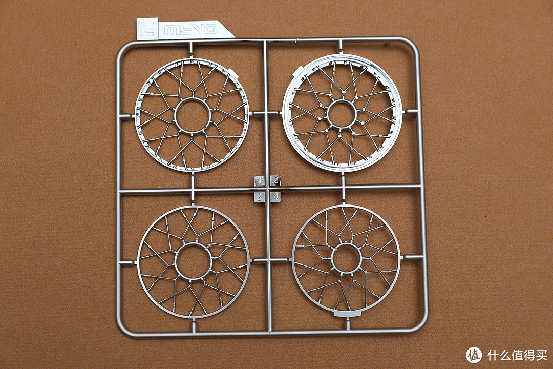 亲手打磨——MENG Model 宝马拿铁复古机车模型