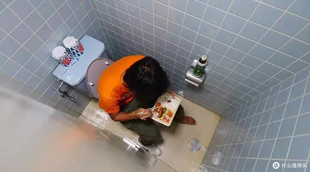“便所飯”在日本是一种社会现象