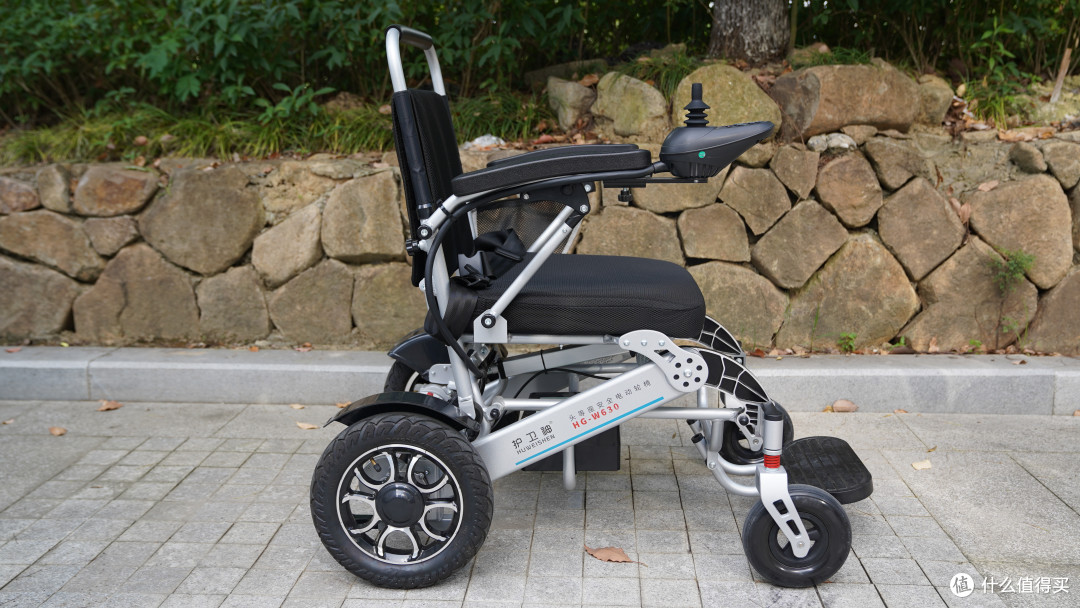 可折叠的老年电动轮椅护卫神e630评测02