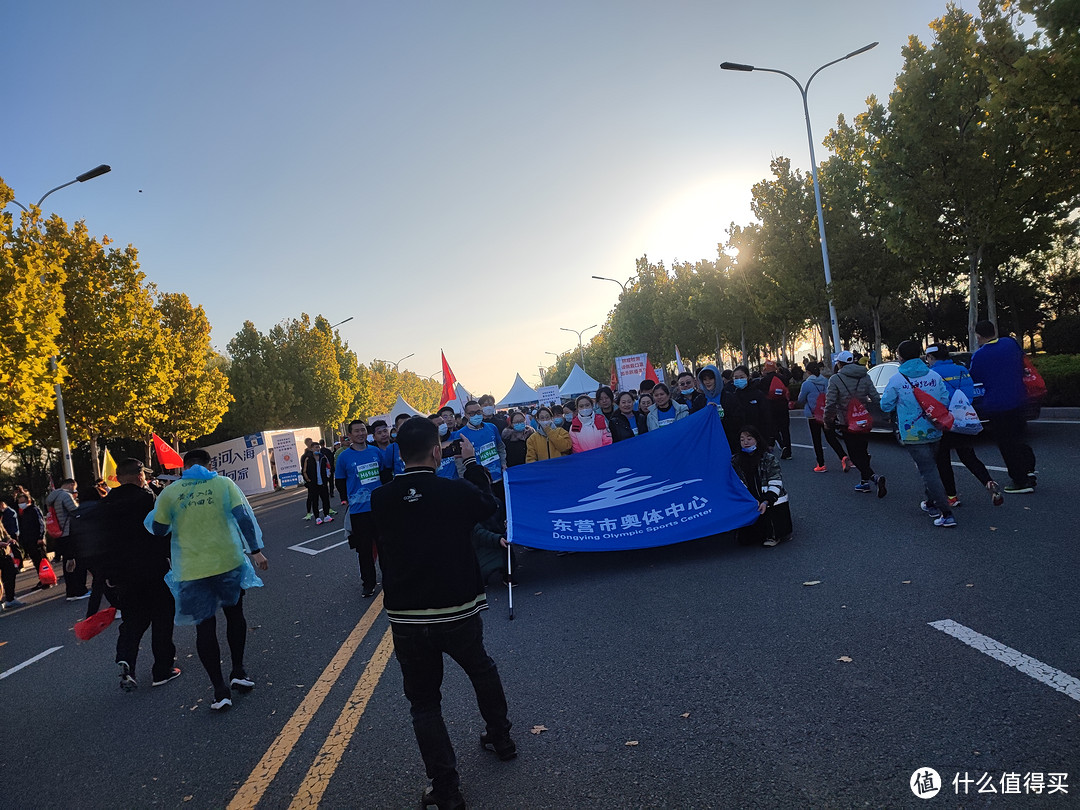 跑步小白首个半马 PB 1:58:33-  10.17东营马拉松