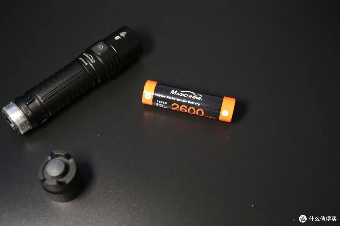 迈极炫MOD 20B便携手电筒,黑暗中的光明与信任