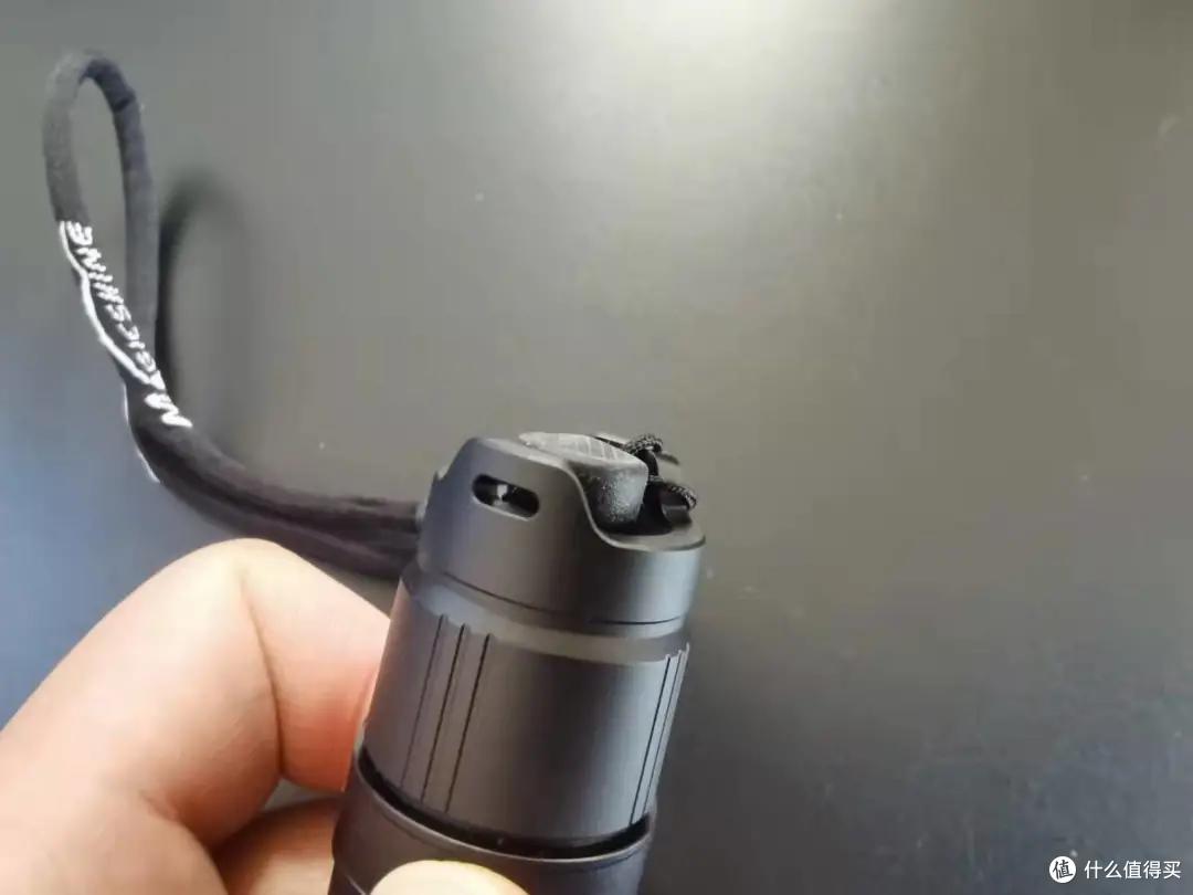 迈极炫MOD 20B便携手电筒,黑暗中的光明与信任