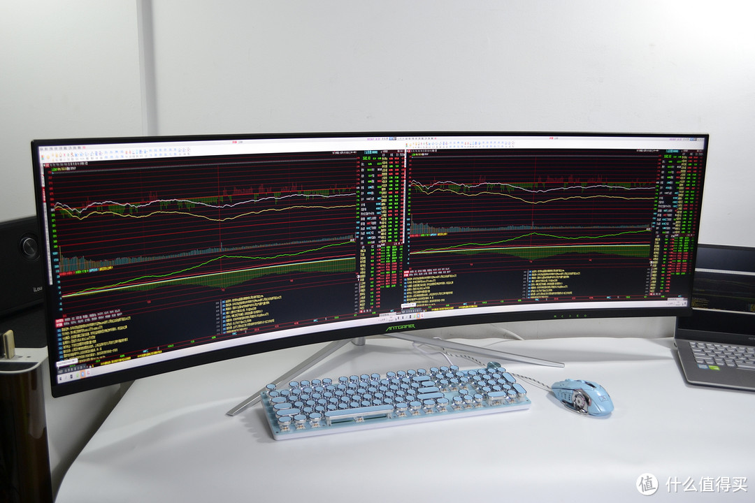 大屏全景时代，49英寸ANT491UC显示器搭配高刷，临场感更足