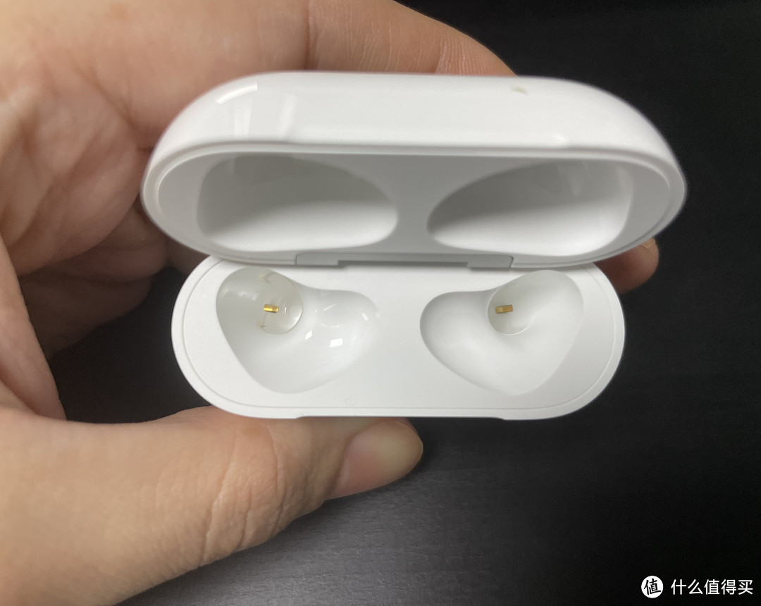 AirPods 3 电池仓