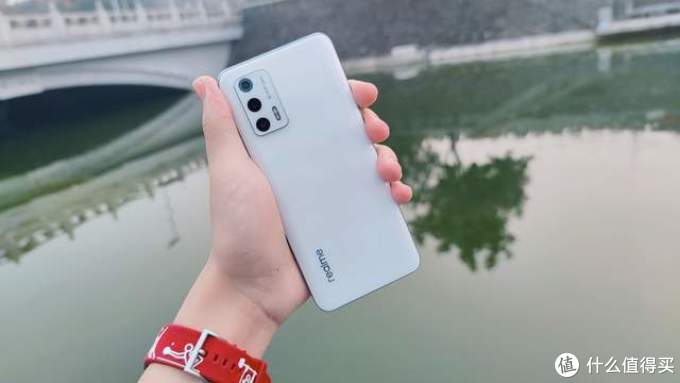 真正敢越级,高质价比的典型,realme真我gt neo 2t手机评测