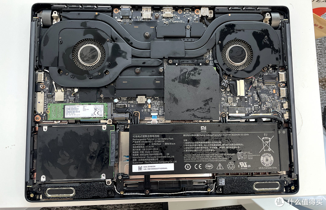 左边居中是intel ac9560无线网卡,2t2r双通道双天线设计.