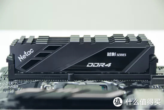 朗科越影DDR4-3200 16GBx2内存套装评测：容量给足，多任务运行更顺畅！