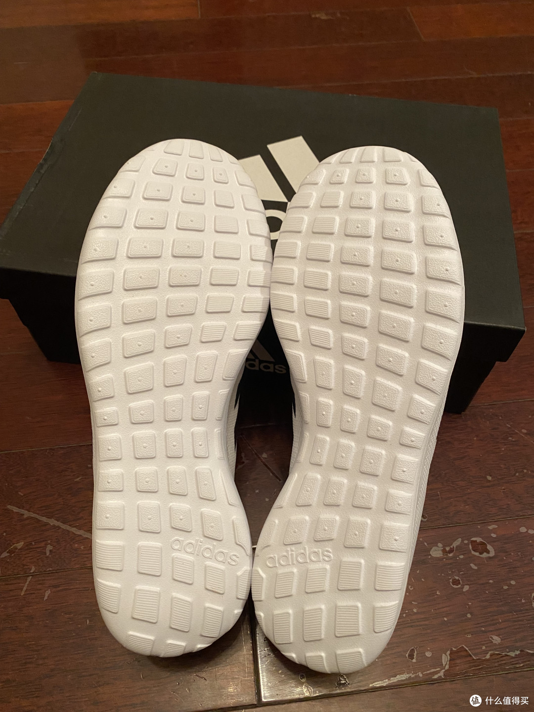 清爽小白鞋adidas neo LITE RACER