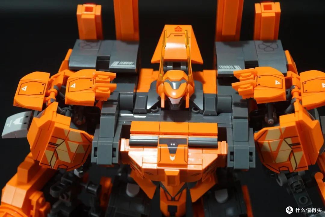 更添了机甲味摆一些造型去掉支架后稳定性依然不错产品没有附带人仔