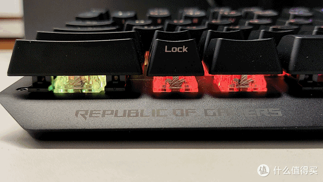 炫酷的外表与灯效,新轴体手感很出彩!ROG游侠NX(竞技版)机械键盘,游戏玩家好帮手