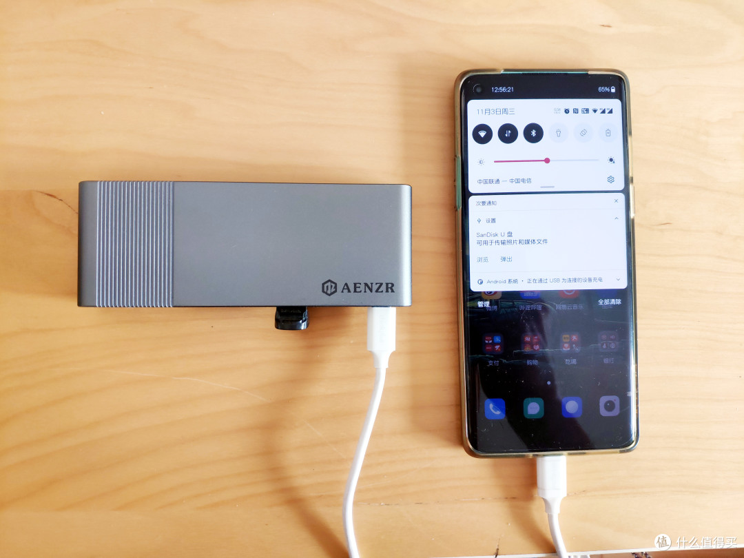 接口丰富，多场景应用——AENZR12合1拓展坞使用体验