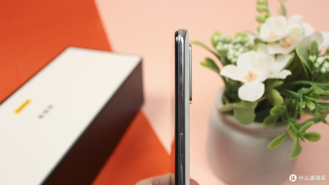 跃级能打 颜值在线 realme GT Neo2T 釉白一周使用体验