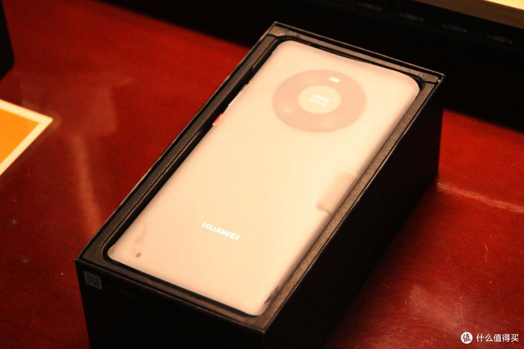 华为 mate 40 pro 4g手机 8gb 128gb 亮黑色6099元京东我的爆料,靠着