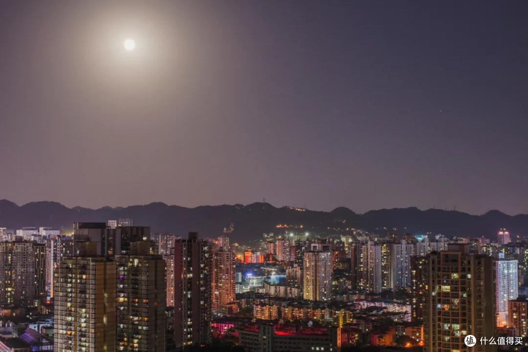 收缩一档光圈即有一个好的画质提升