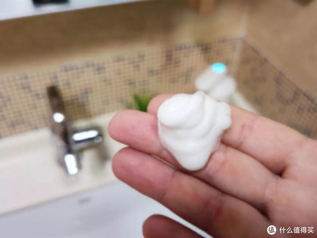 米家自动洗手机pro，伸手自动出泡沫，还新增了科学洗手提醒