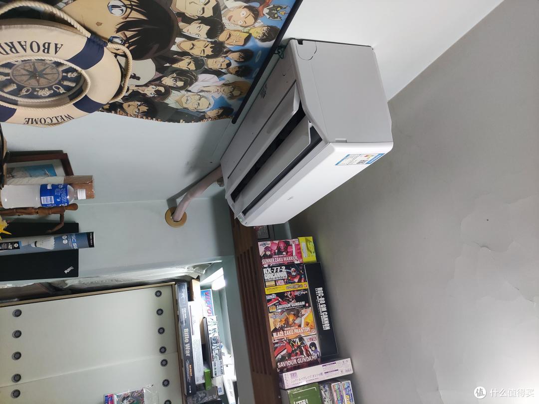 这张照片看就能很明显的感受到空调内机非常的厚