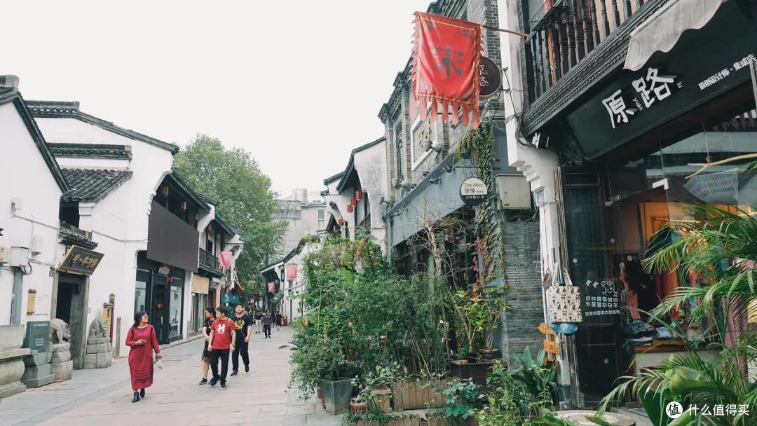 白天略冷清的南山路"底子还在"