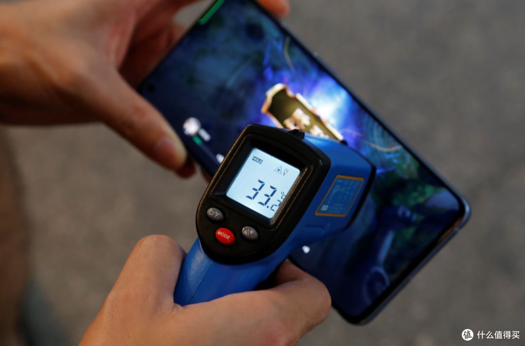 (用OPPO Reno7 Pro玩英雄联盟手游)