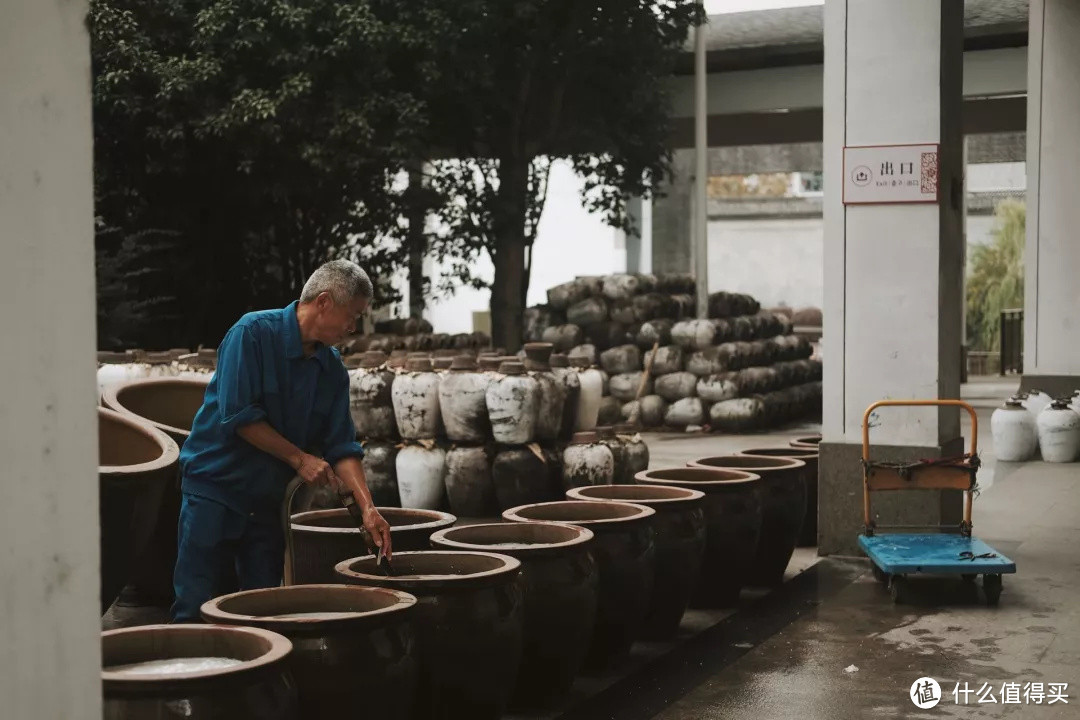 遍地小酒馆，这座城市的深秋属于醉蟹与黄酒