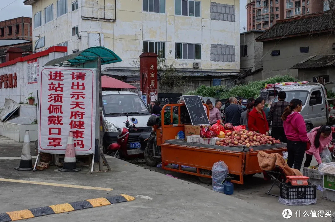 飘了，反套路的“硬核市集”给我找到了