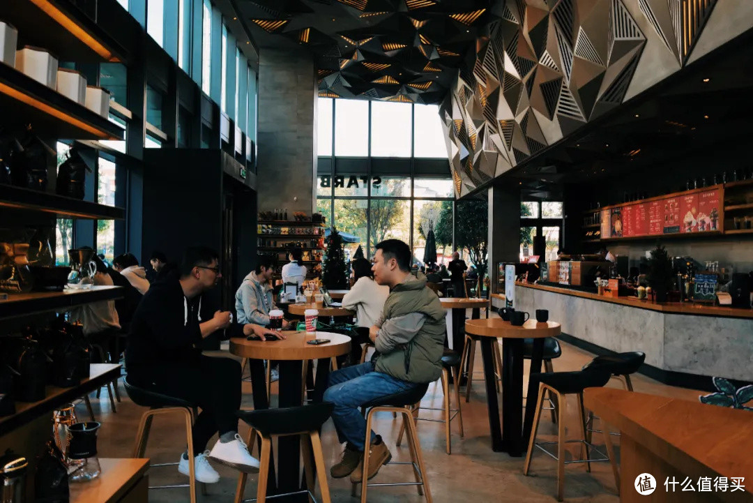 08-嘉里中心星巴克臻选这是全浙江配置最高的黑围裙门店,门店装修都来