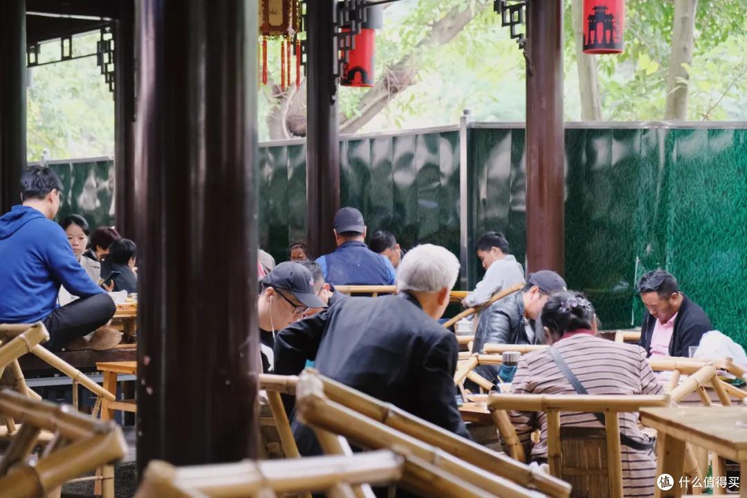 去成都，没在老茶馆里泡过怎么算数