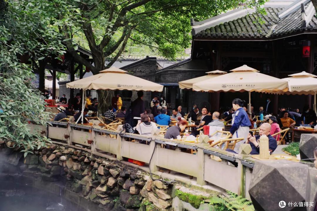 去成都，没在老茶馆里泡过怎么算数