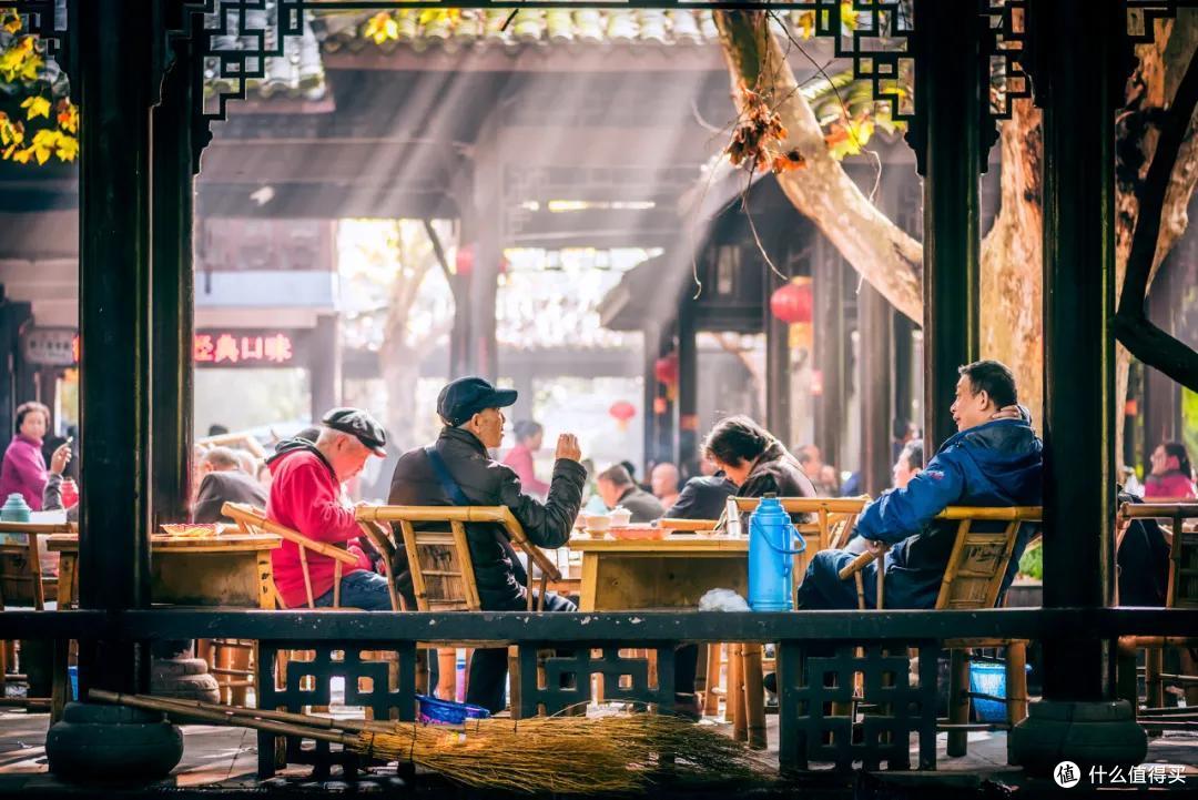去成都，没在老茶馆里泡过怎么算数
