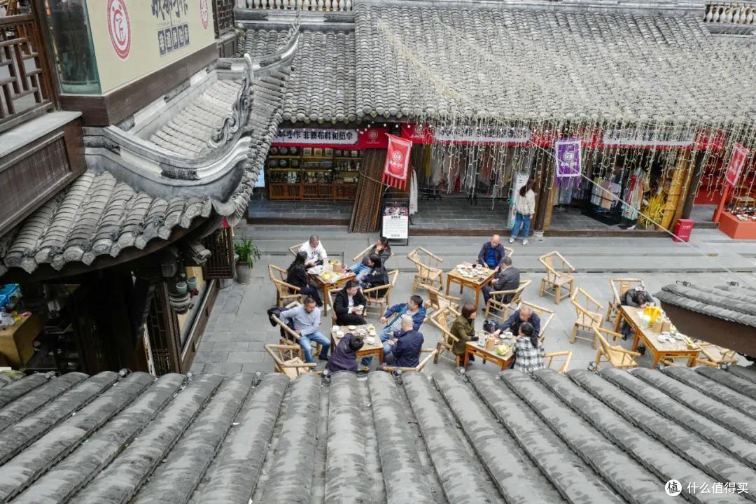 去成都，没在老茶馆里泡过怎么算数