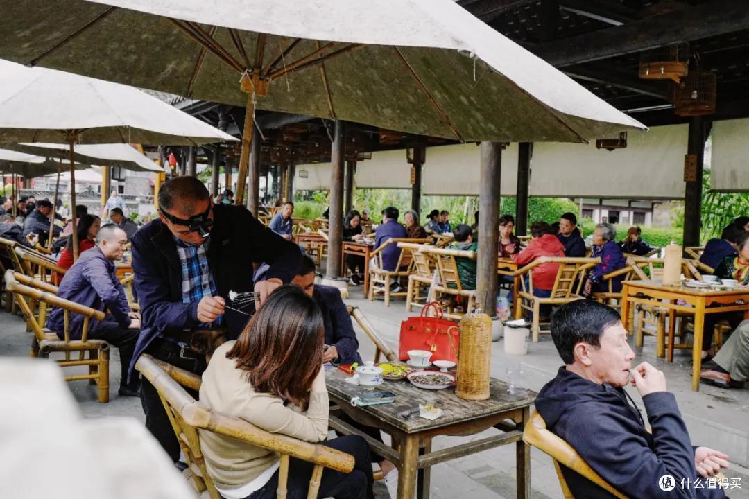 去成都，没在老茶馆里泡过怎么算数