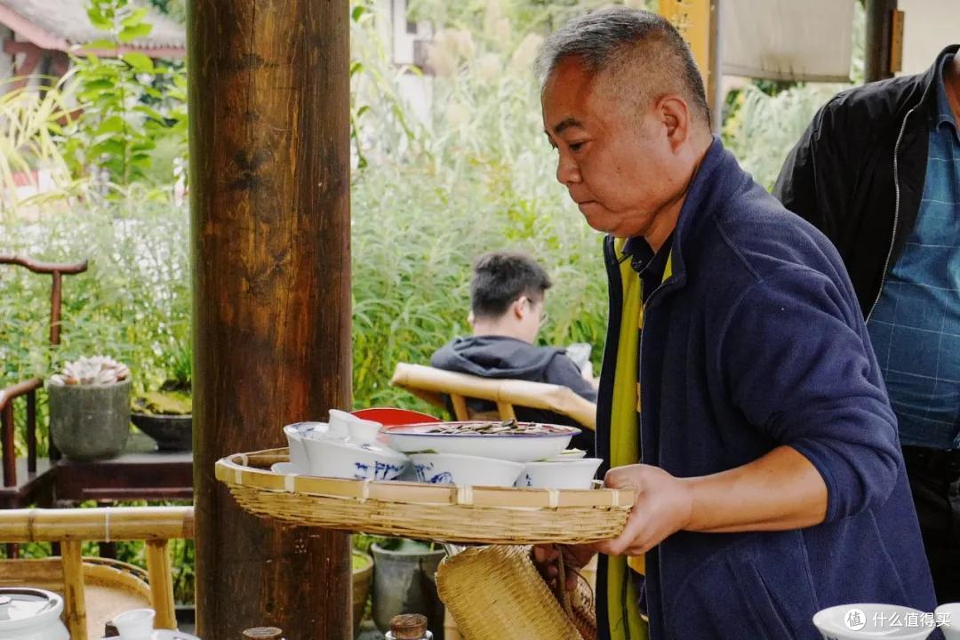 去成都，没在老茶馆里泡过怎么算数