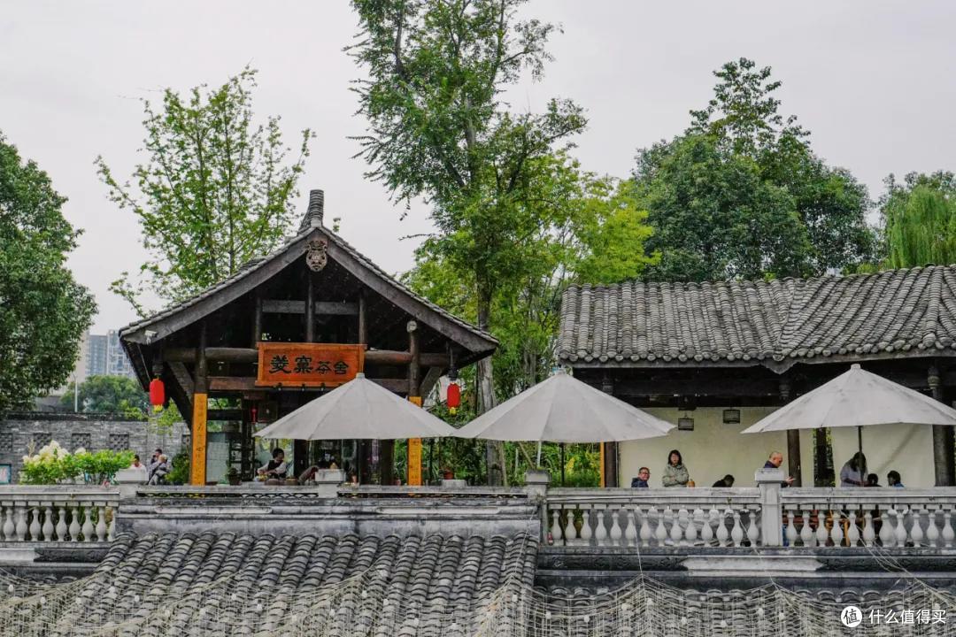 去成都，没在老茶馆里泡过怎么算数