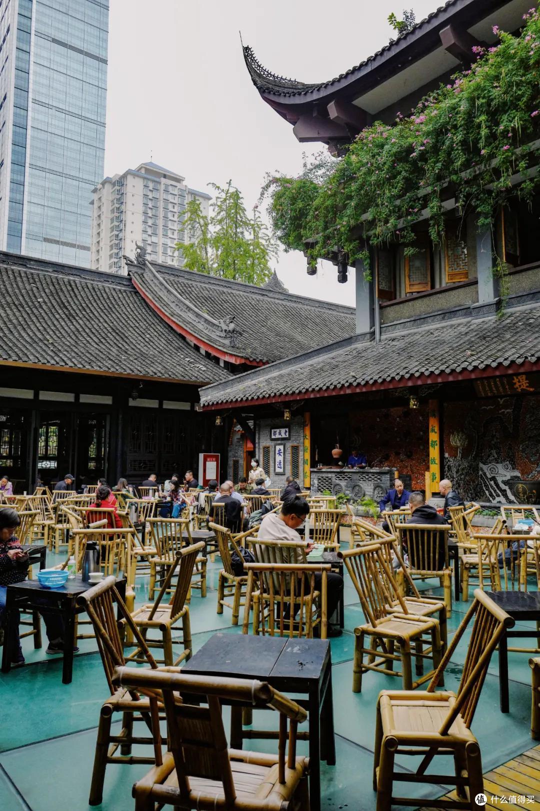 去成都，没在老茶馆里泡过怎么算数