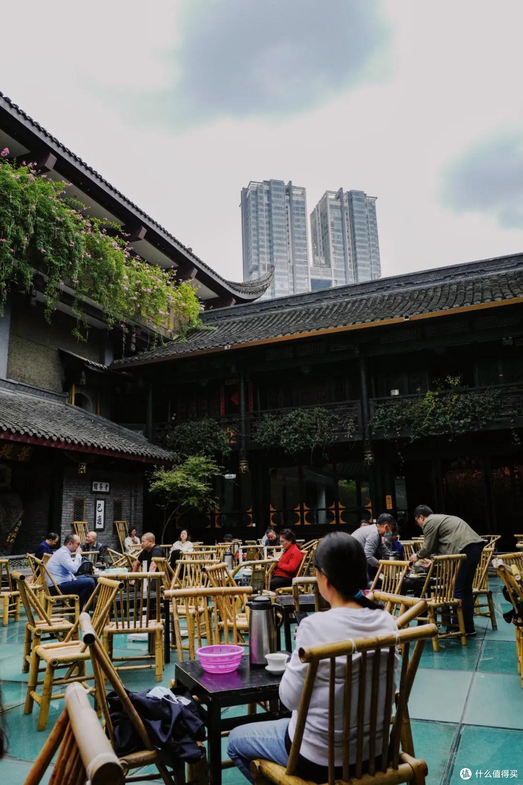 去成都，没在老茶馆里泡过怎么算数