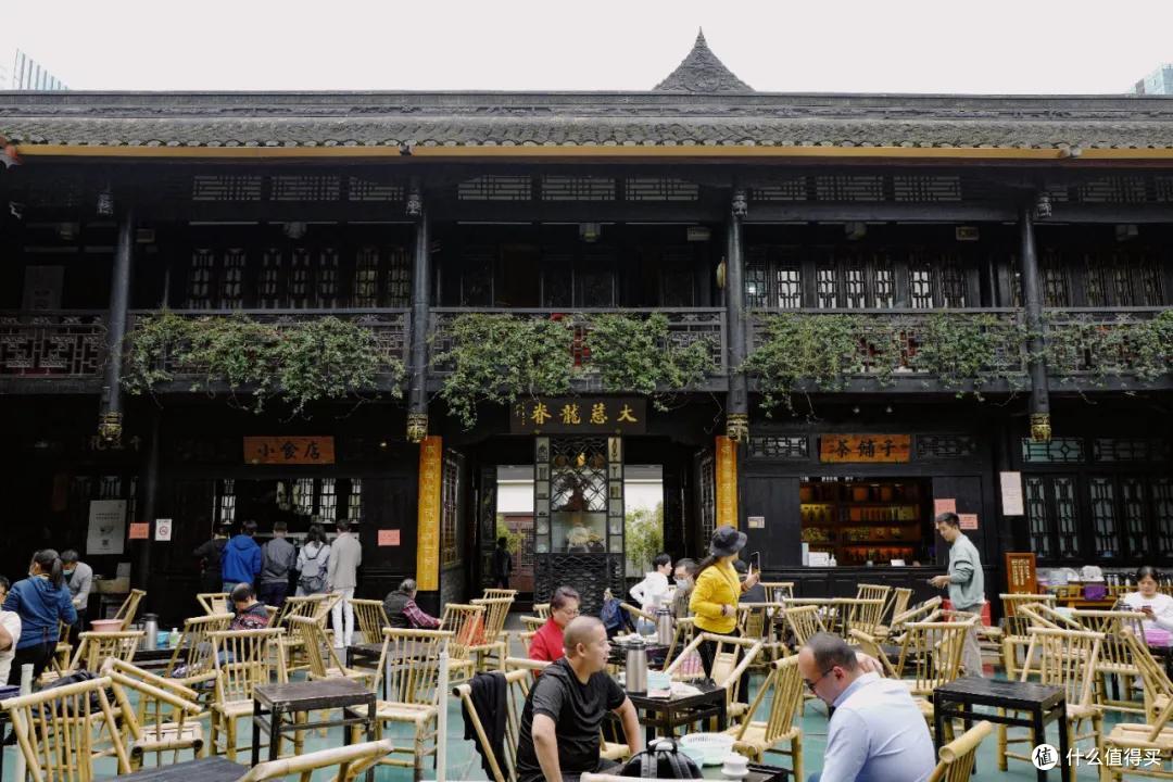 去成都，没在老茶馆里泡过怎么算数