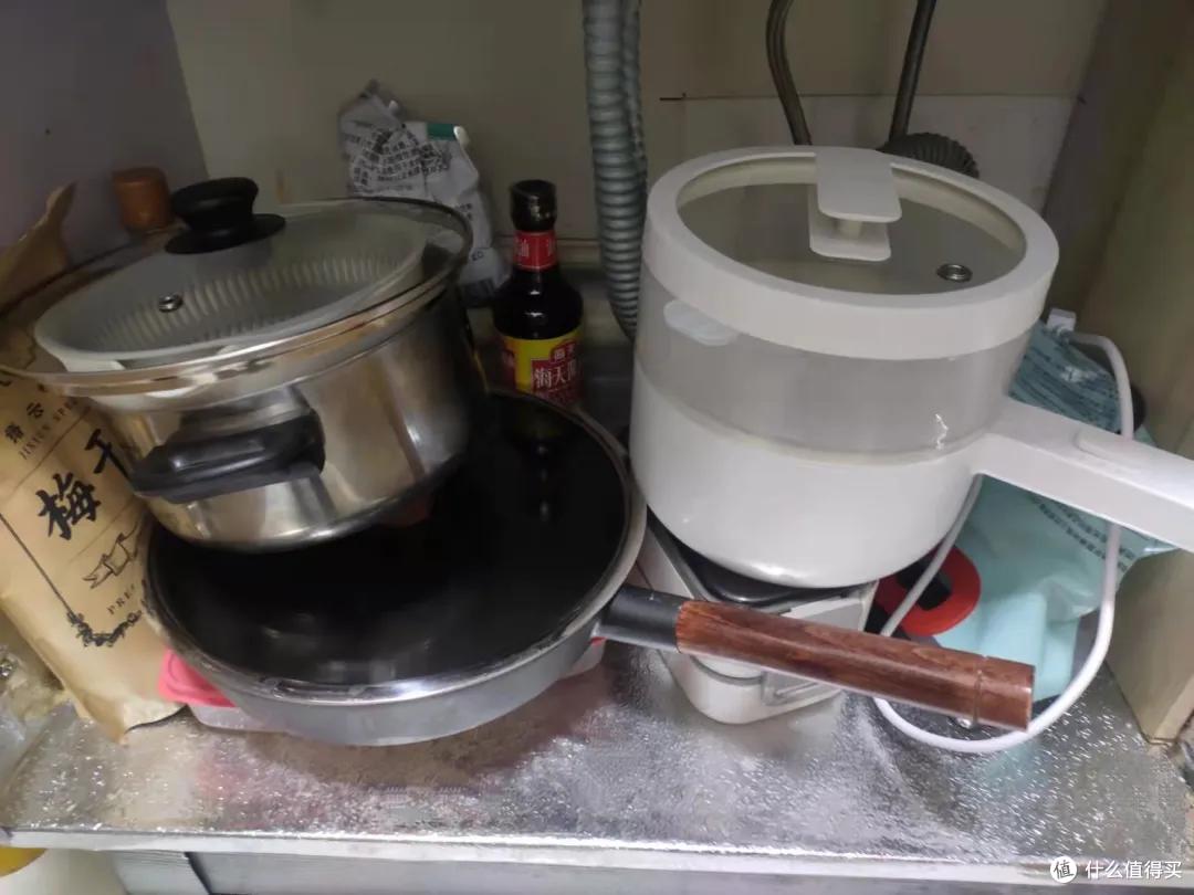 北漂青年独居生活大起底，打开衣柜“人间真实”了