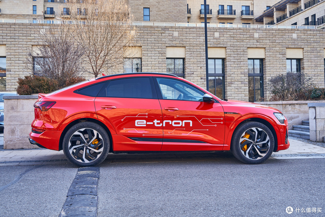 爬长城逛水镇 奥迪e-tron Sportback古北水镇休闲之旅