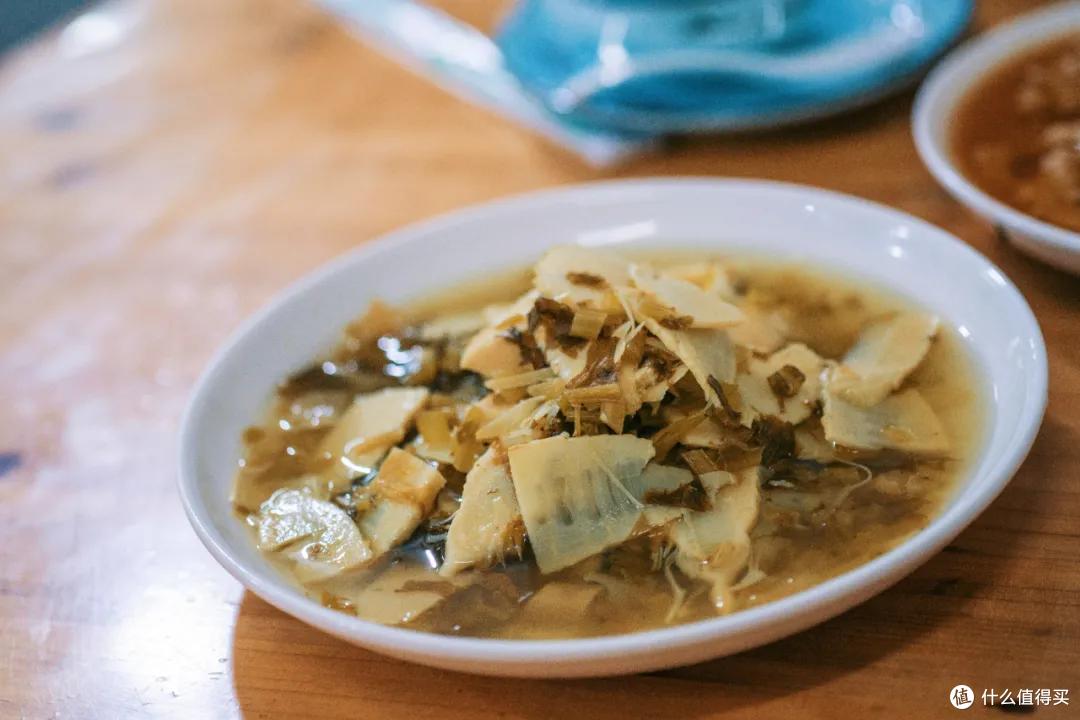 江湖有传说,这家街头小店号称“村口米其林”