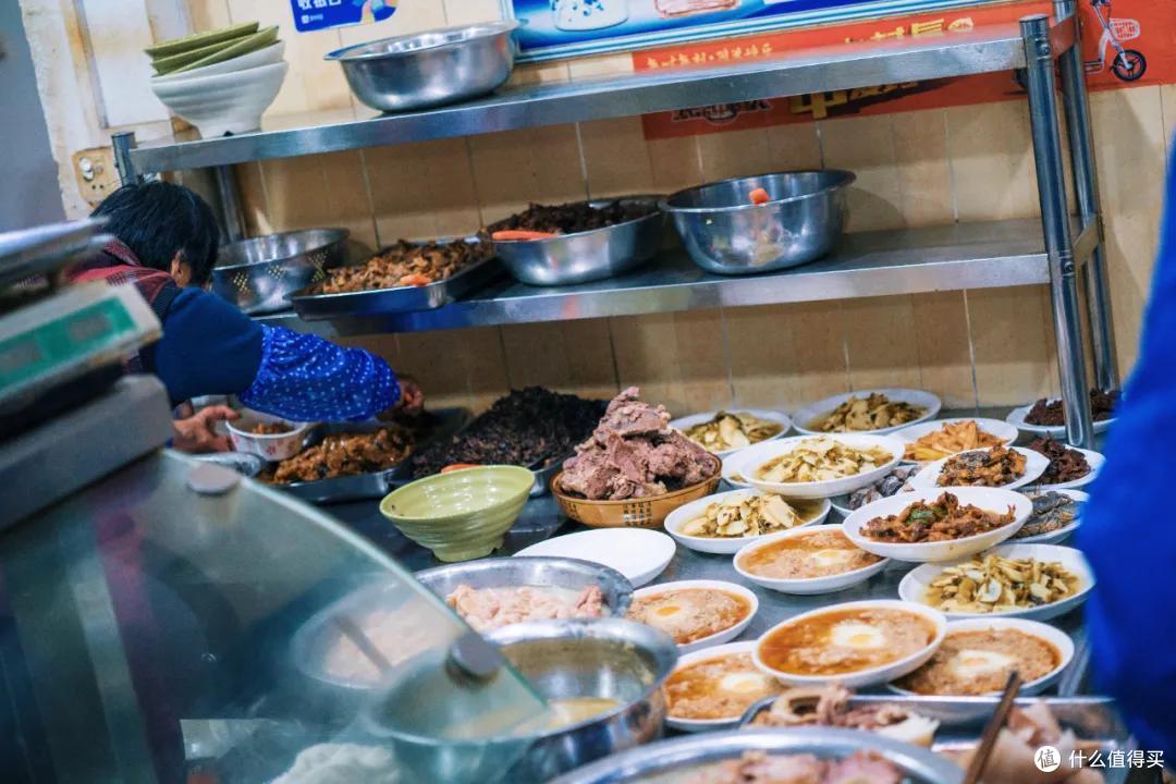 江湖有传说,这家街头小店号称“村口米其林”