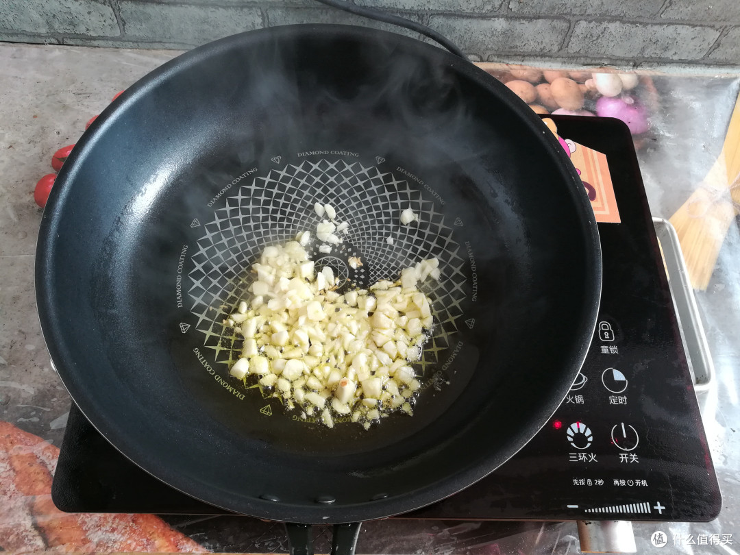 炒菠菜,直接下锅就错了,多做这一步,颜色碧绿口感好,营养高