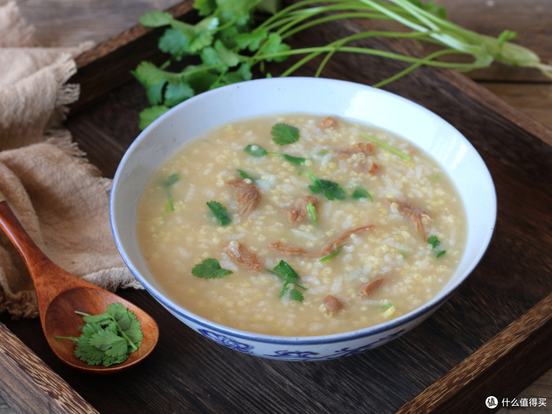 早餐喝一碗热乎乎的牛肉小米粥,元气满满的.