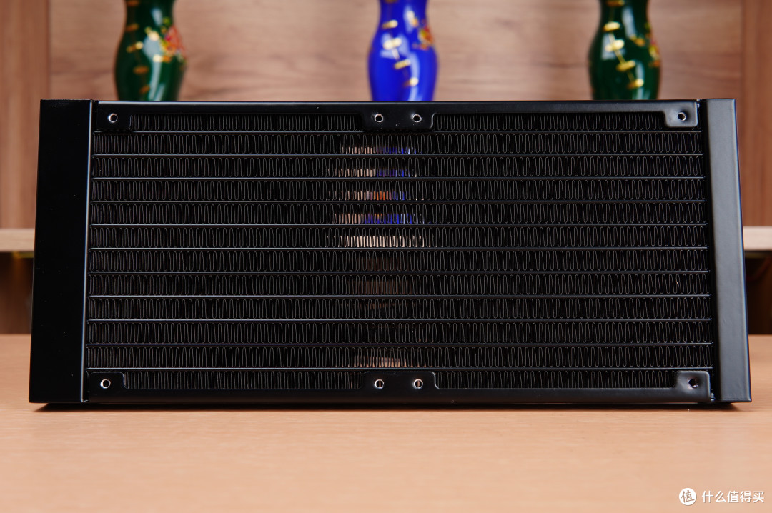 后起之秀,美商海盗船H100i ELITE LCD水冷上手体验