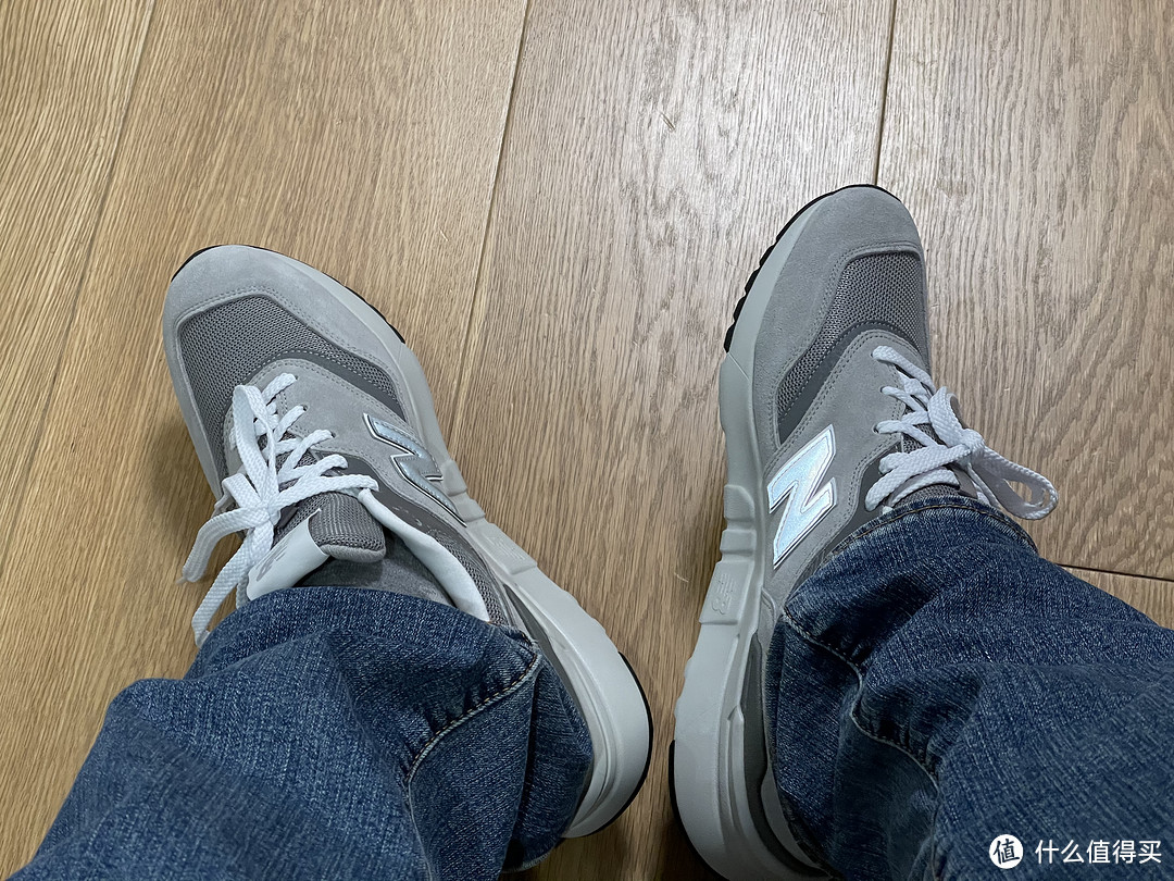 造型仍然经典，NEW BALANCE 997HCB