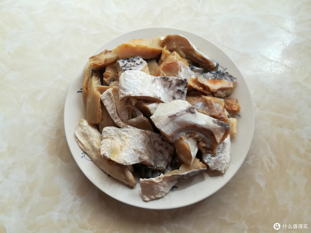大厨:炒腊鱼,最忌泡水就炒,多做一步,腊鱼越炒越香,超下饭