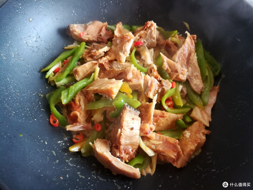 大厨:炒腊鱼,最忌泡水就炒,多做一步,腊鱼越炒越香,超下饭